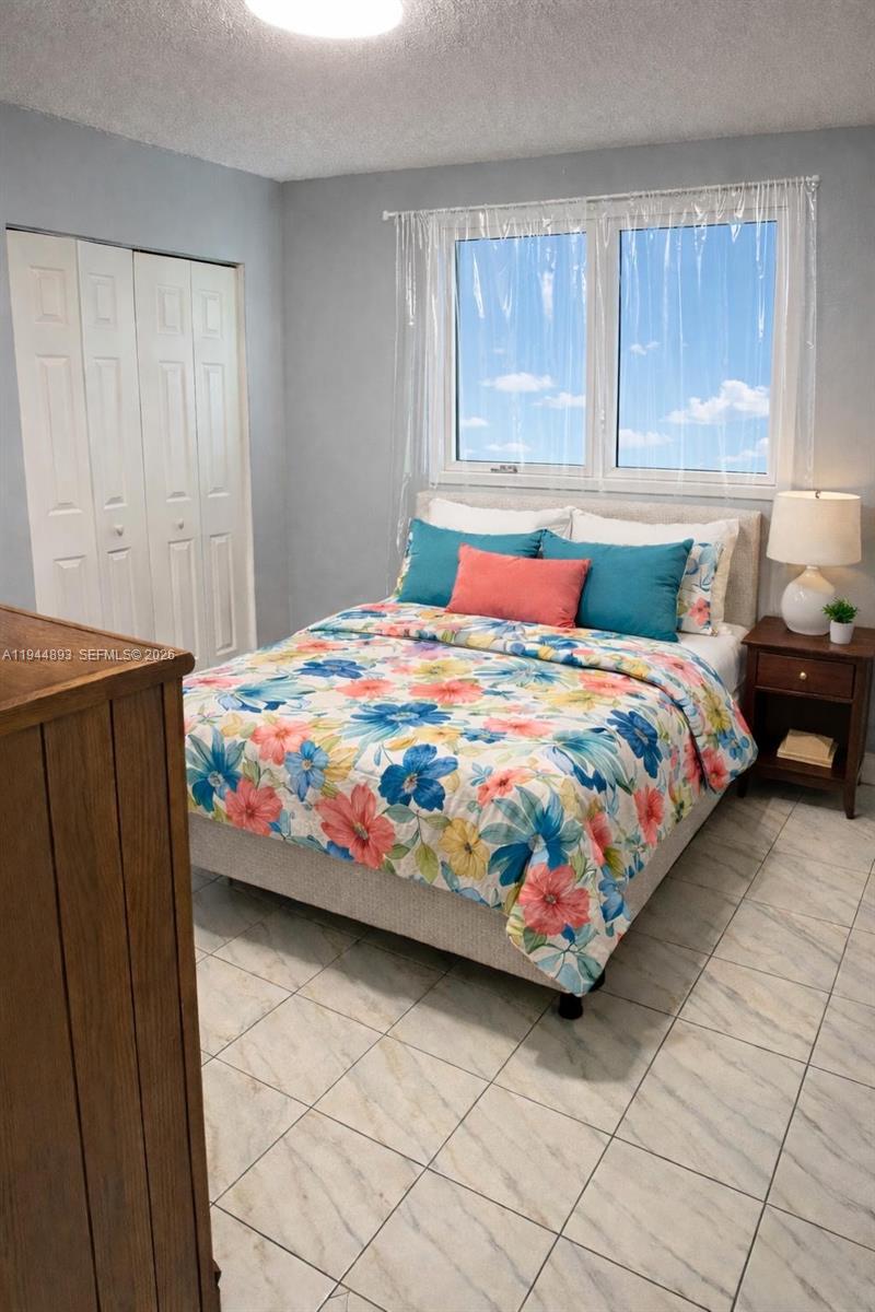 SAMARI LAKE EAST CONDO - Residential