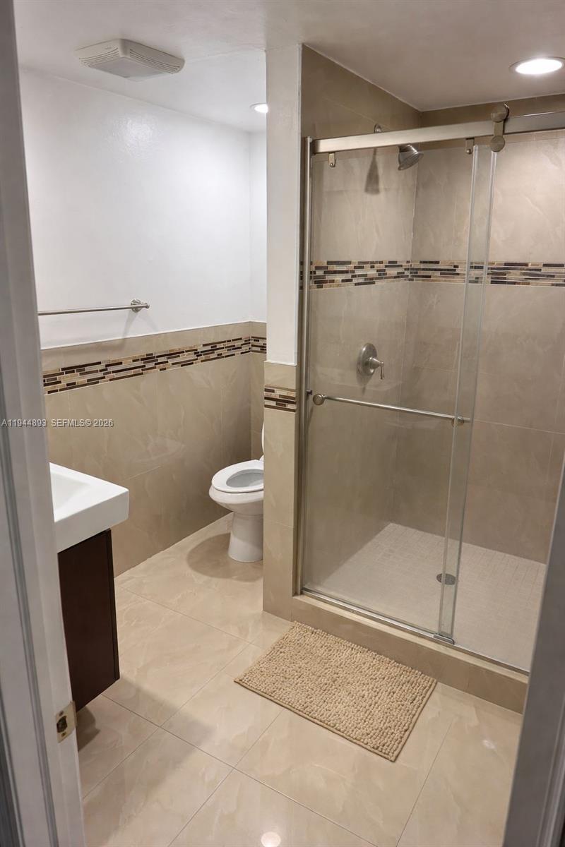 SAMARI LAKE EAST CONDO - Residential