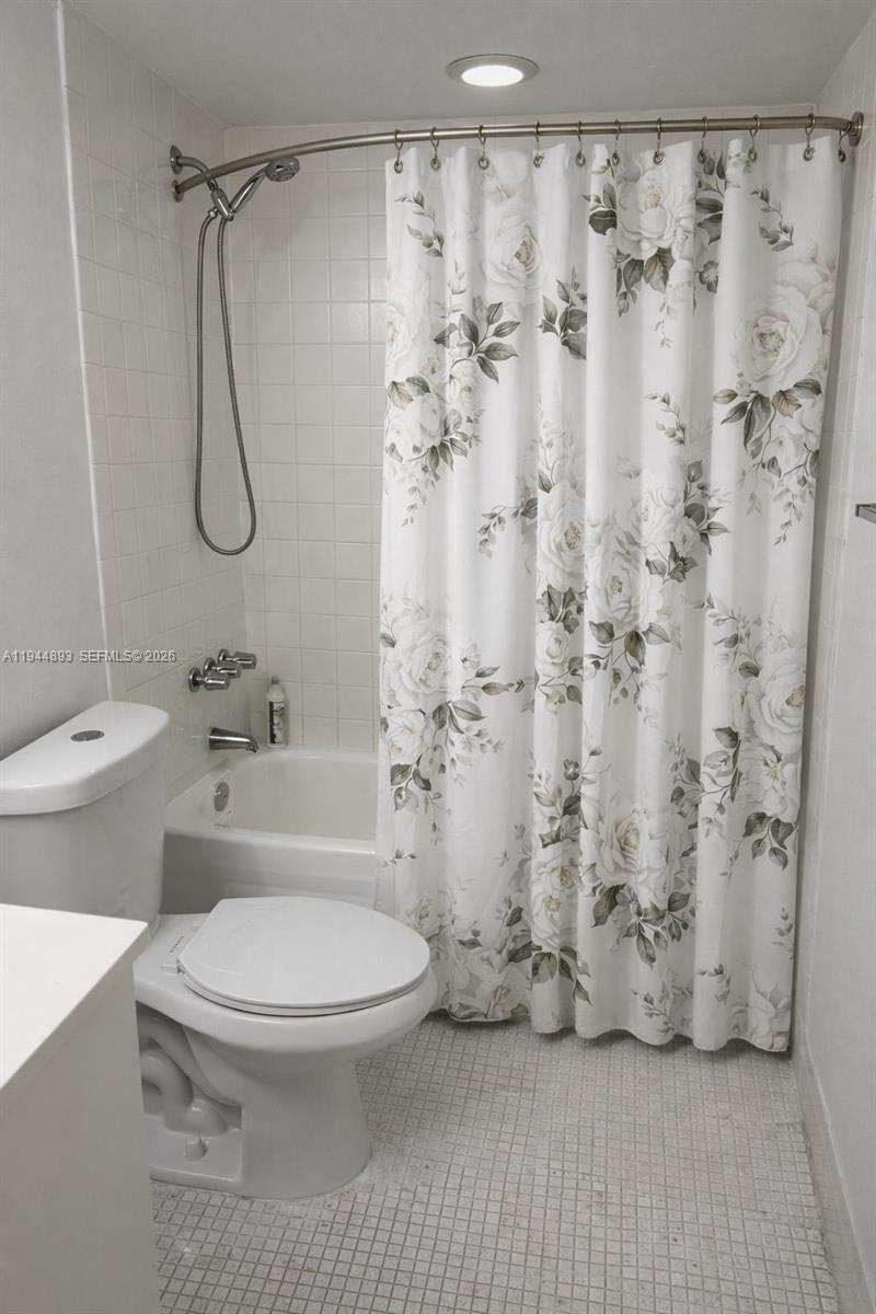 SAMARI LAKE EAST CONDO - Residential