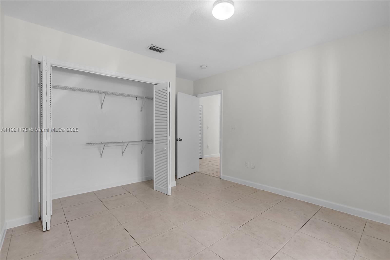 REALTY SECURITIES CORPPB - Residential Lease