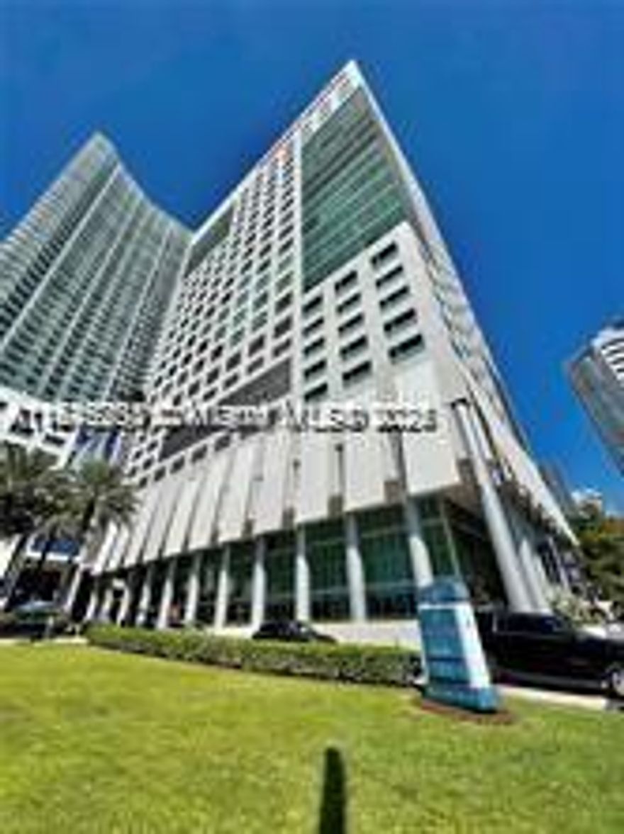 Class an office building in Brickell financial district. city views. open design, high ceilings and ceramic floor, water connection.maintenance includes internet high speed. Basic cable, electricity, phone service. 3 lines for local calls.
Easy to show, the unit is vacant. 547 SQ FT, one parking