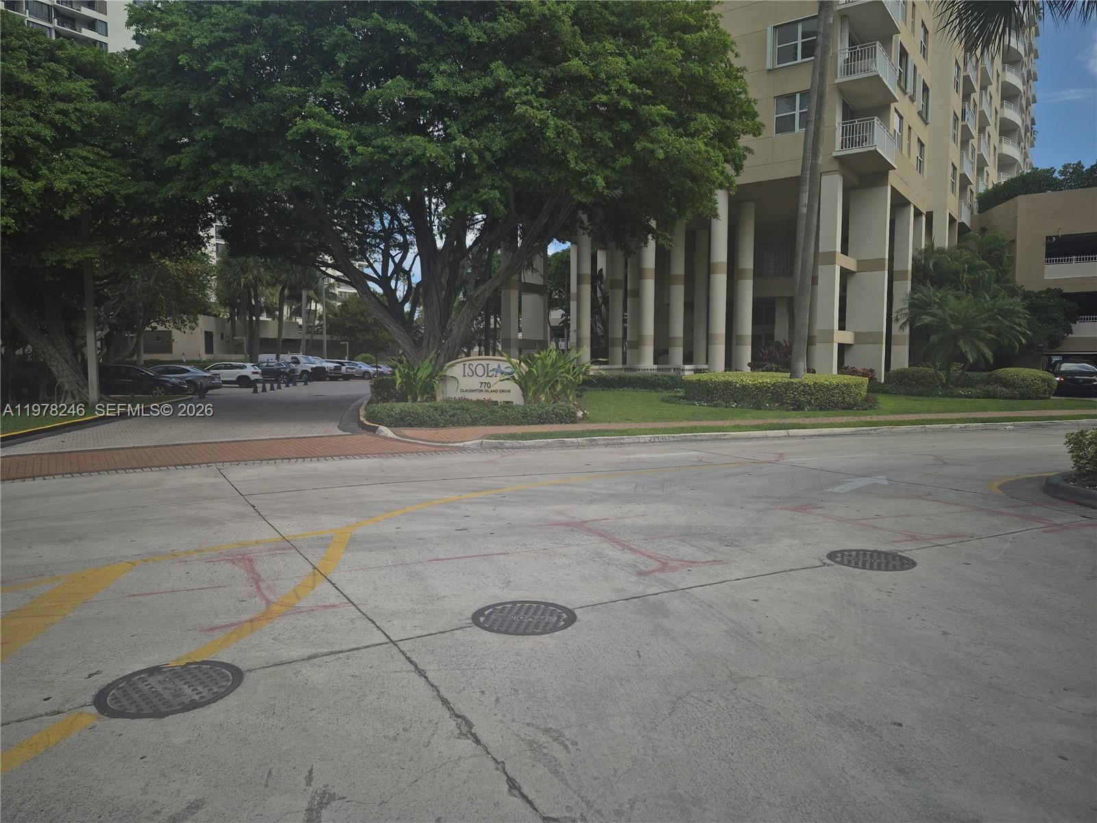 ISOLA CONDO - Residential