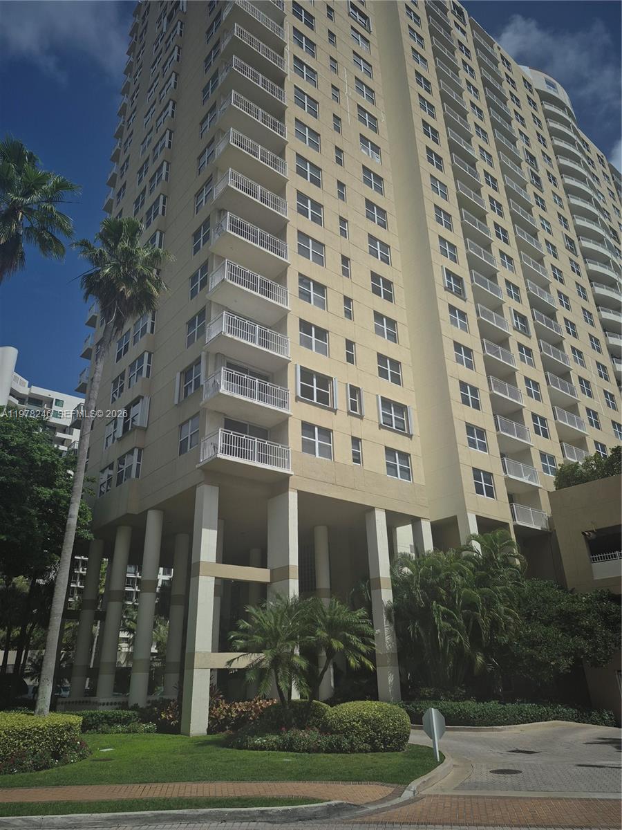 ISOLA CONDO - Residential