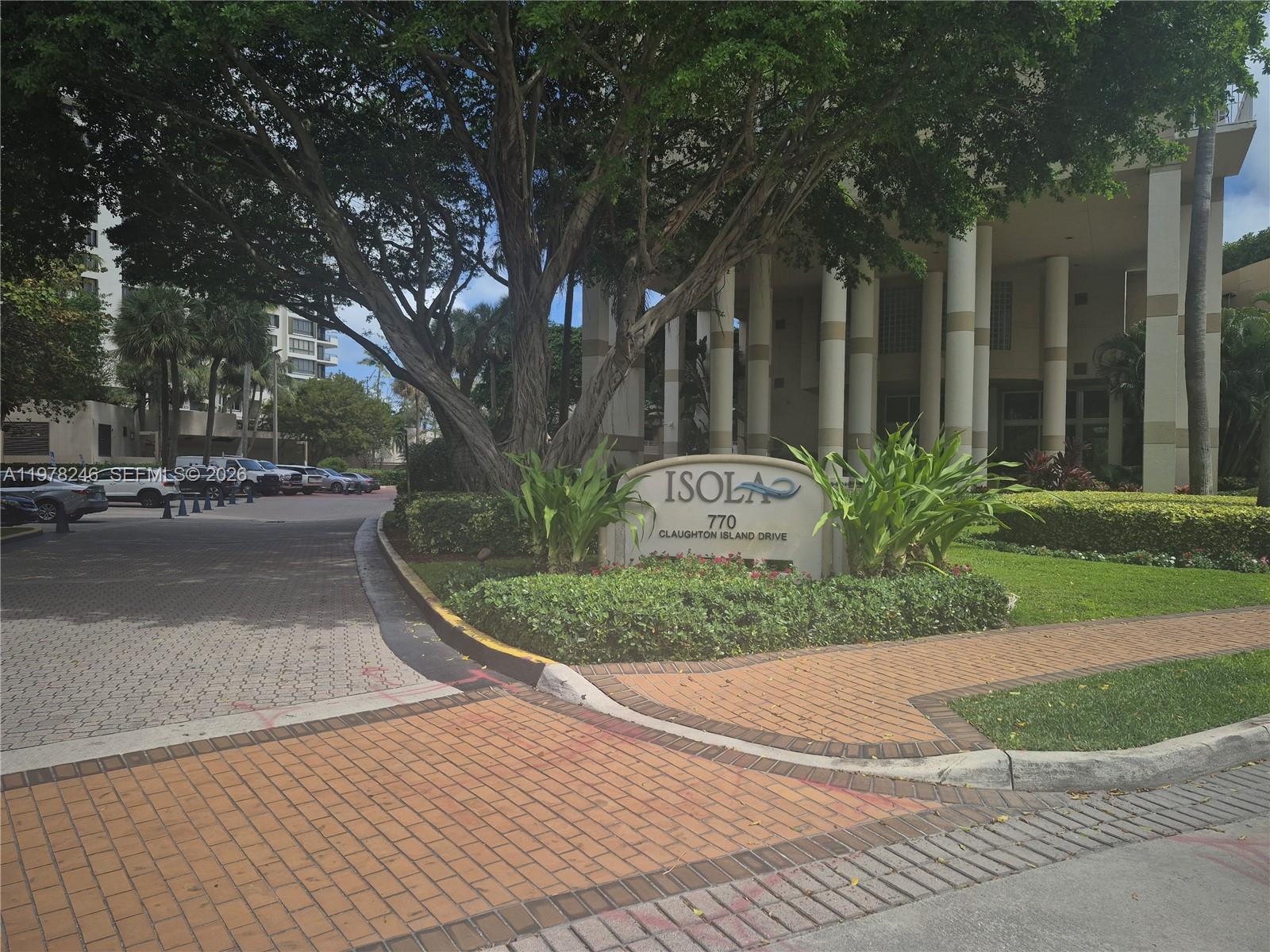 ISOLA CONDO - Residential