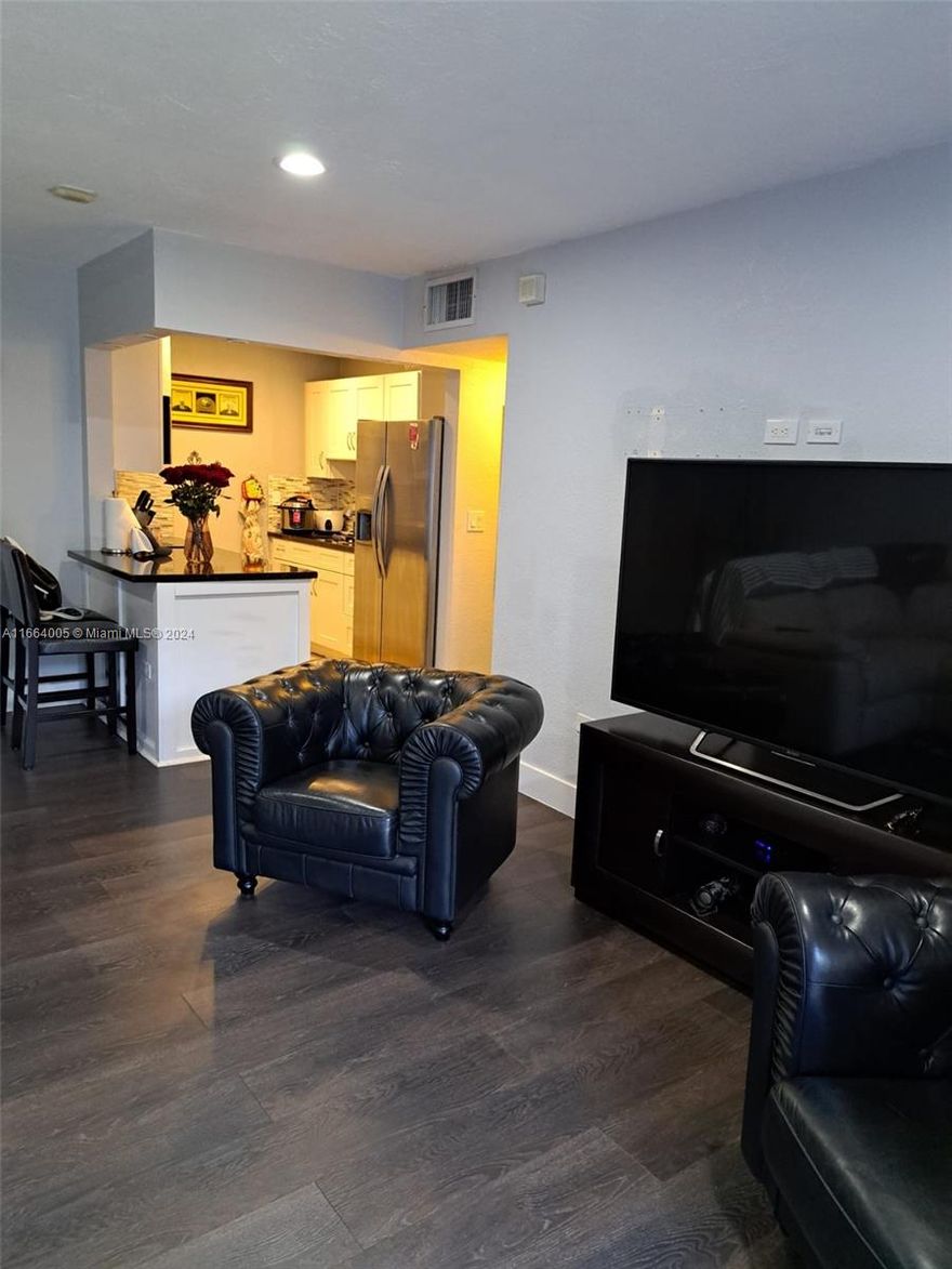 Available,    1 bath 1 bedroom . $1,800.00 Monthly rent on a month to month basis. Great for investment. The apartment is fully remodeled. its on 1 first floor.
LOCATION LOCATION