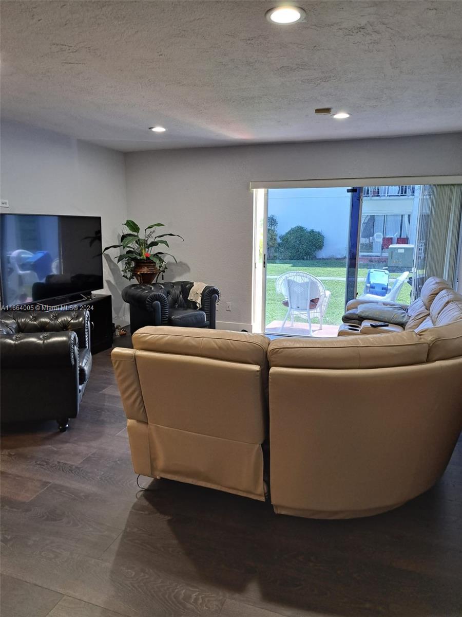 SUNSET PALMS WEST CONDO - Residential