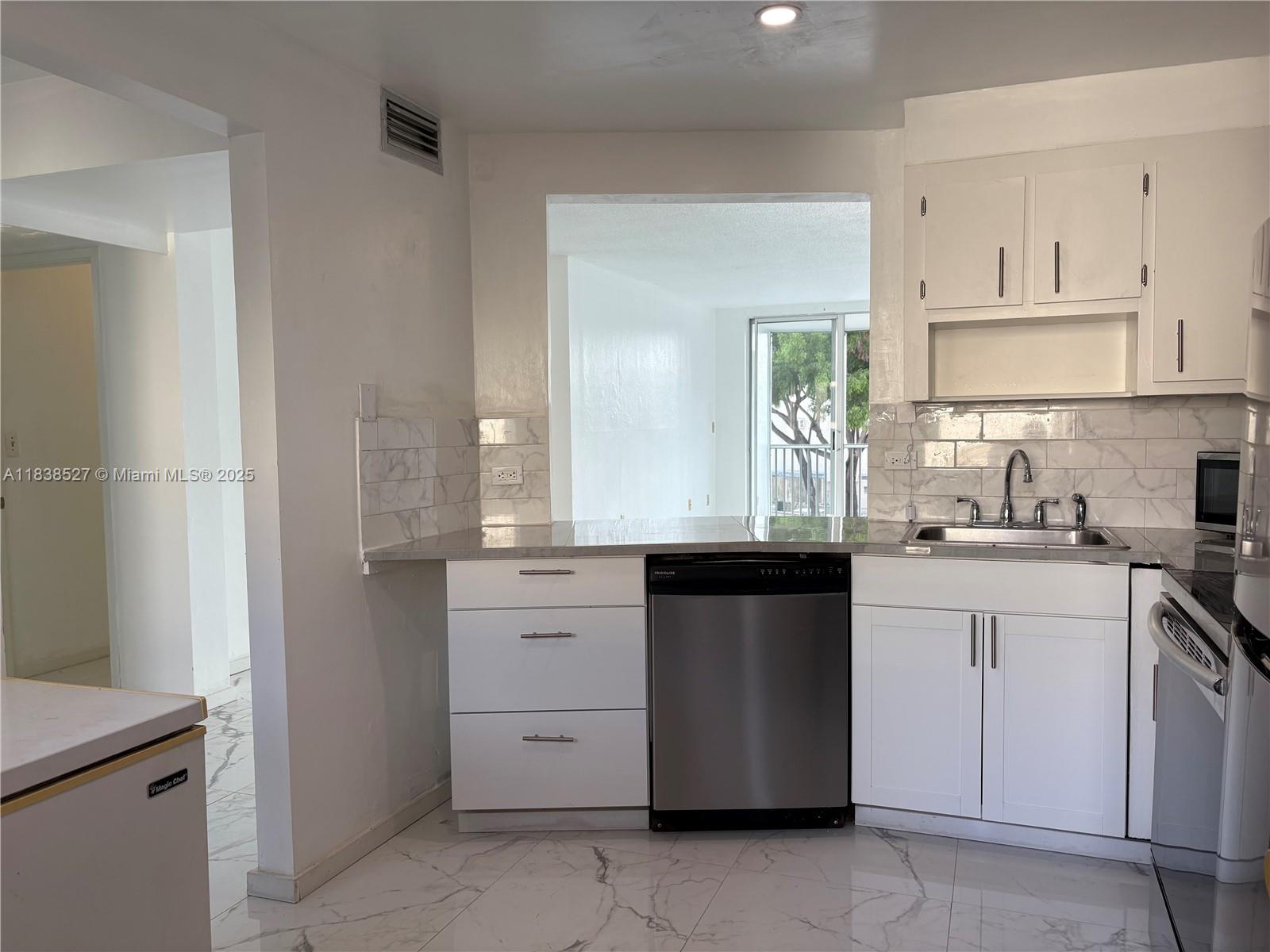 1710 NE 191st St 307-3