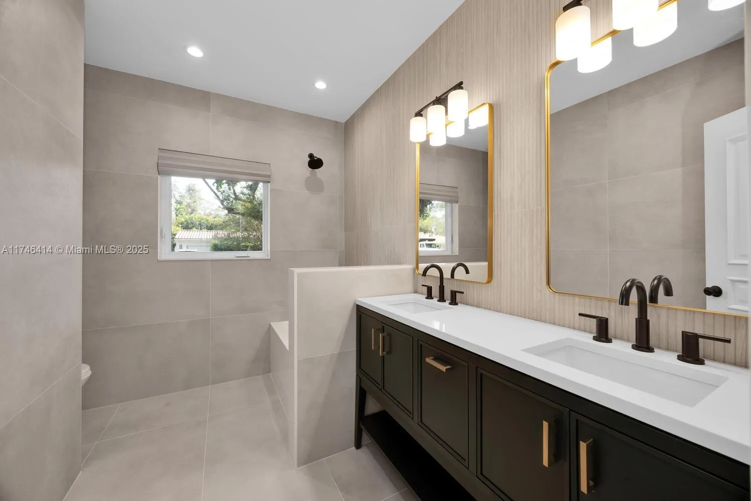 Coral Gables, Florida 33146, United States, 3 Bedrooms Bedrooms, ,2 BathroomsBathrooms,Residential,Active,1626