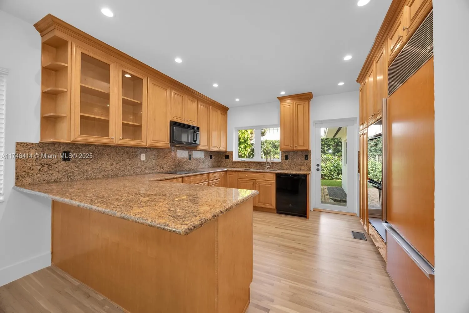 Coral Gables, Florida 33146, United States, 3 Bedrooms Bedrooms, ,2 BathroomsBathrooms,Residential,Active,1626