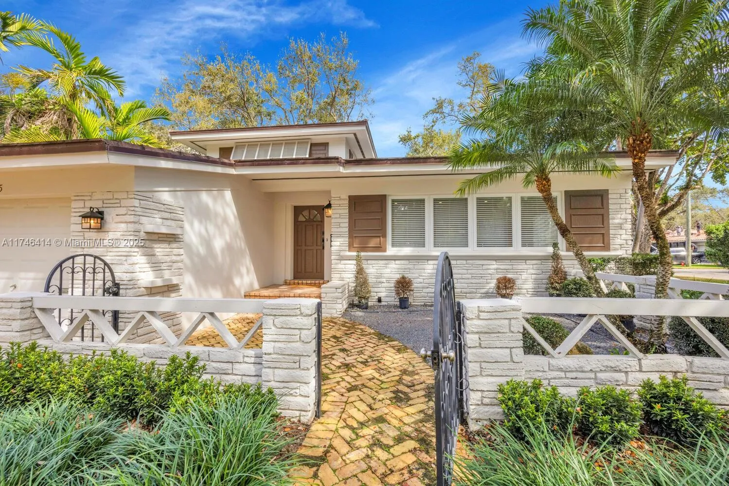 Coral Gables, Florida 33146, United States, 3 Bedrooms Bedrooms, ,2 BathroomsBathrooms,Residential,Active,1626