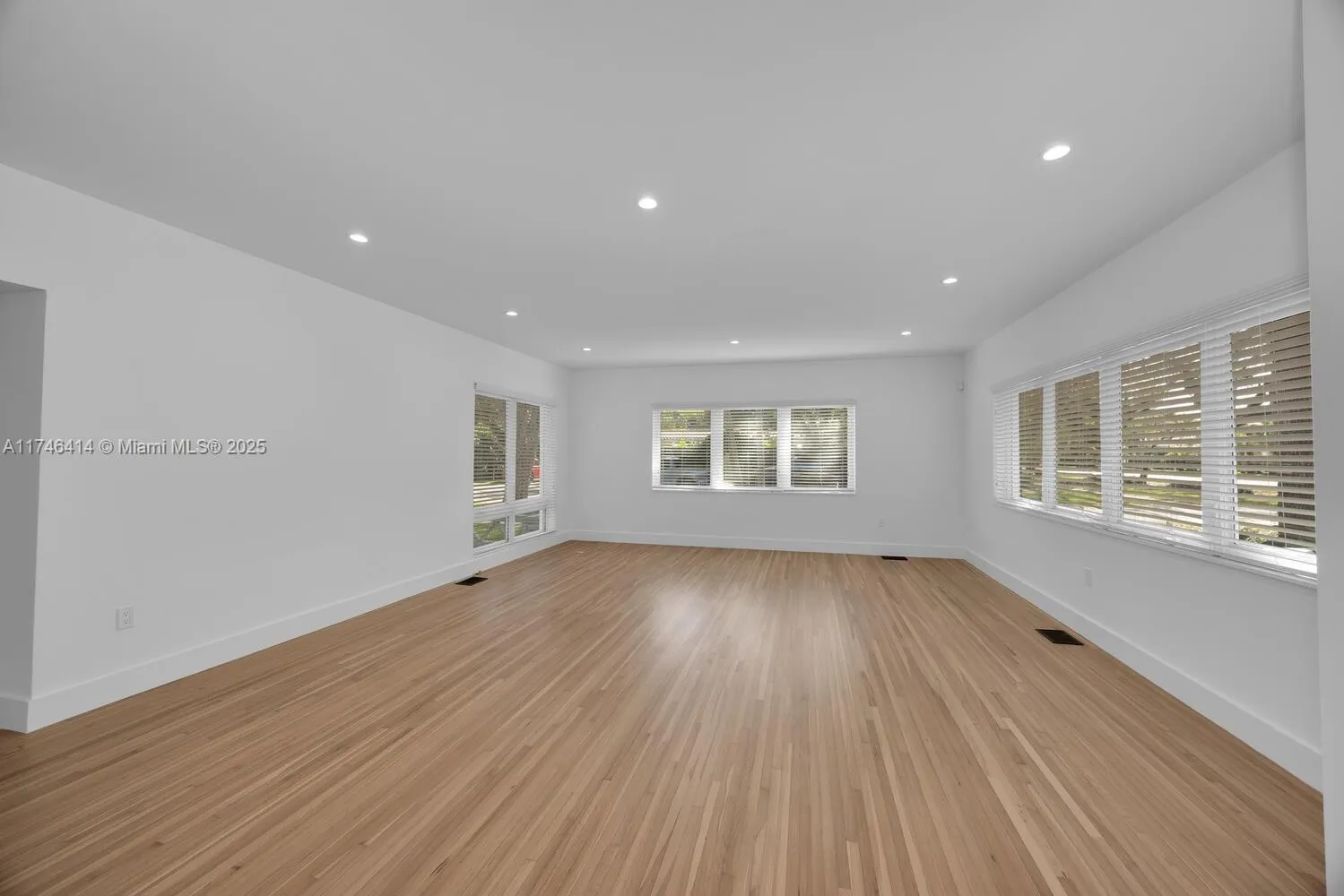 Coral Gables, Florida 33146, United States, 3 Bedrooms Bedrooms, ,2 BathroomsBathrooms,Residential,Active,1626