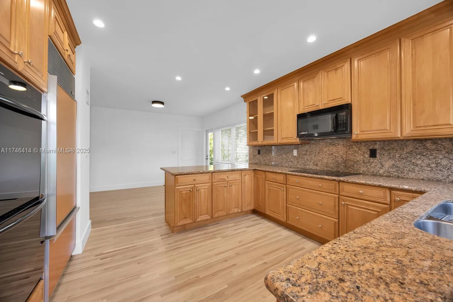 Coral Gables, Florida 33146, United States, 3 Bedrooms Bedrooms, ,2 BathroomsBathrooms,Residential,Active,1626