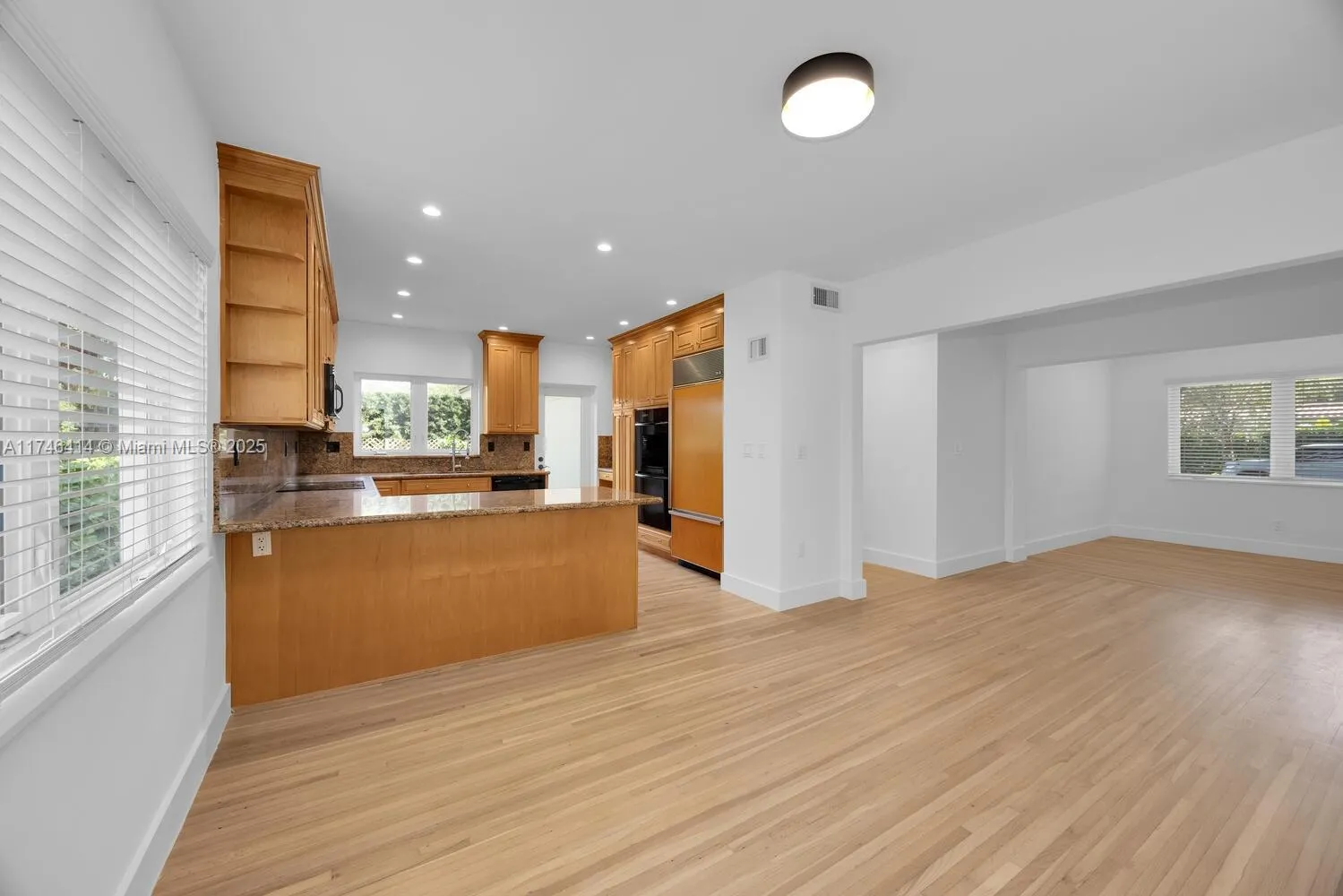 Coral Gables, Florida 33146, United States, 3 Bedrooms Bedrooms, ,2 BathroomsBathrooms,Residential,Active,1626