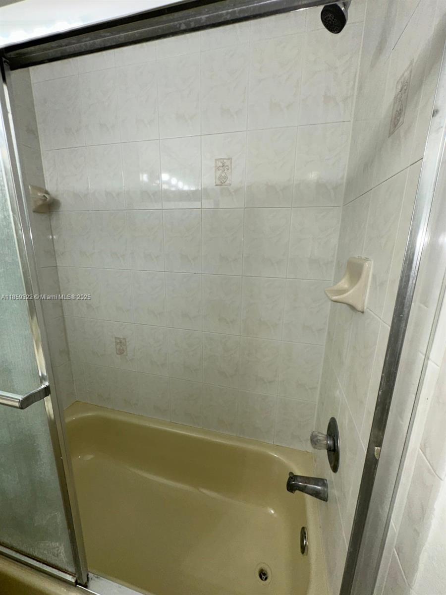 POINCIANA LAKES VILLAS CO - Residential