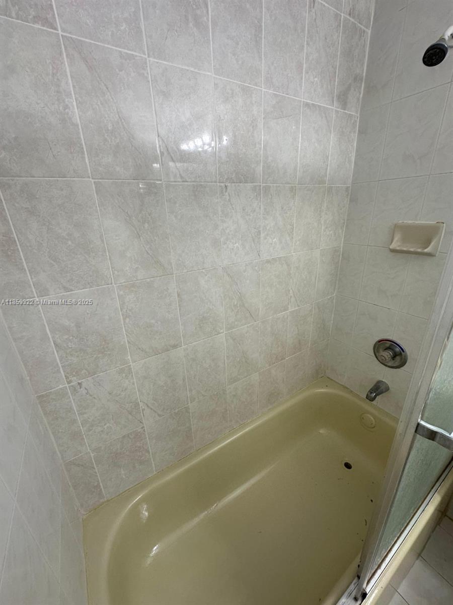 POINCIANA LAKES VILLAS CO - Residential