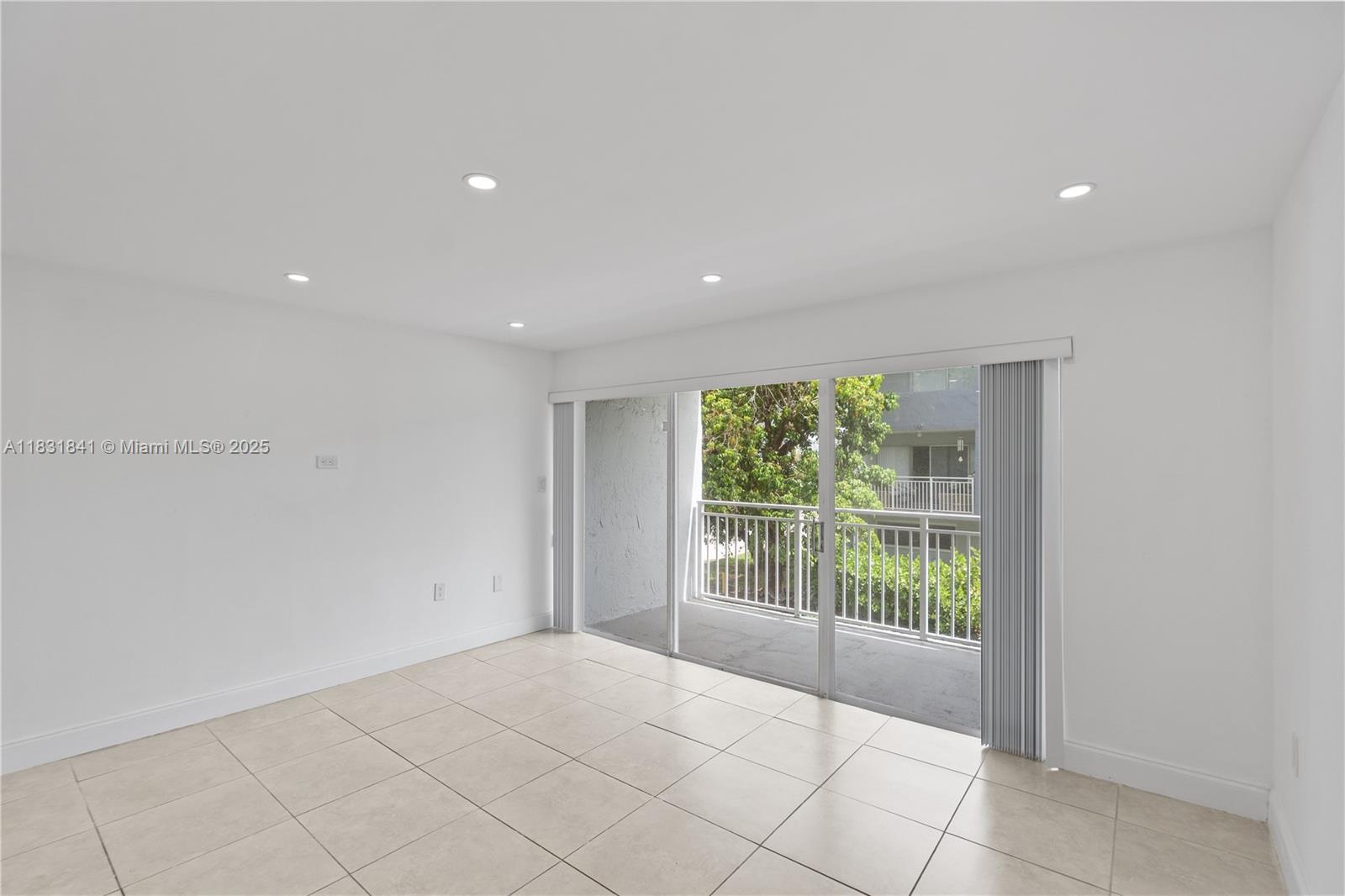 9373 Fontainebleau Blvd K206
