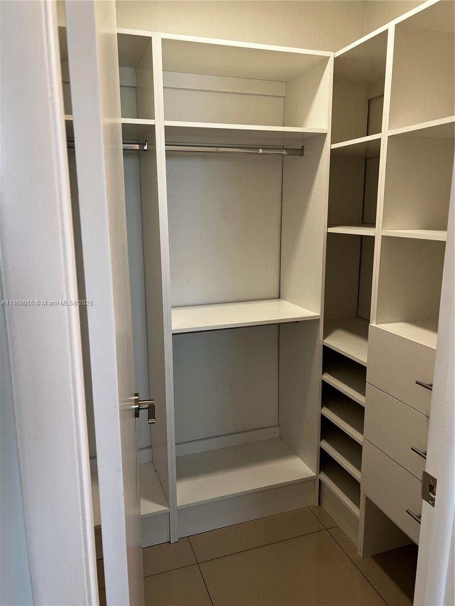 KINGSTON SQUARE CONDO - Residential