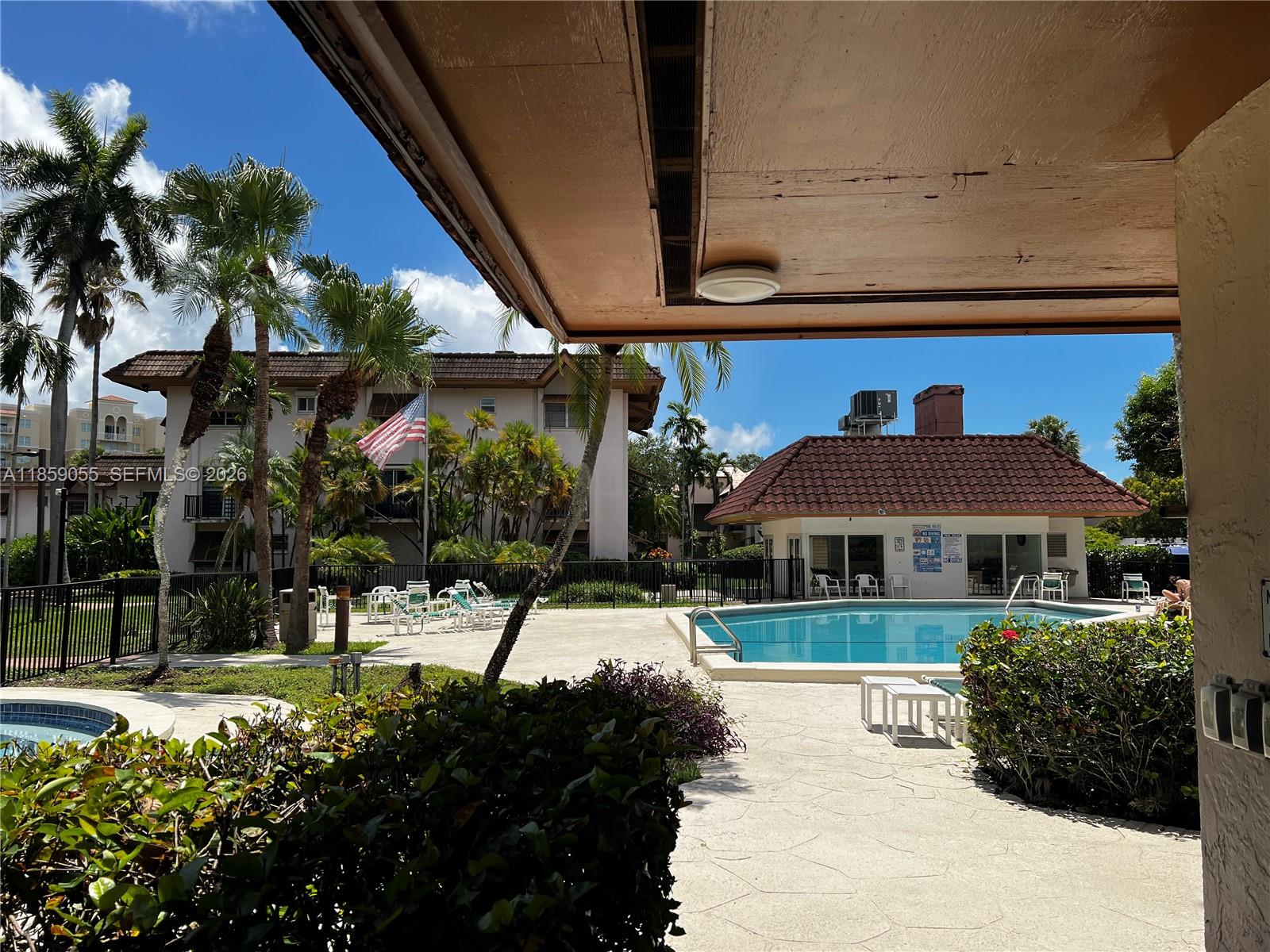 KINGSTON SQUARE CONDO - Residential