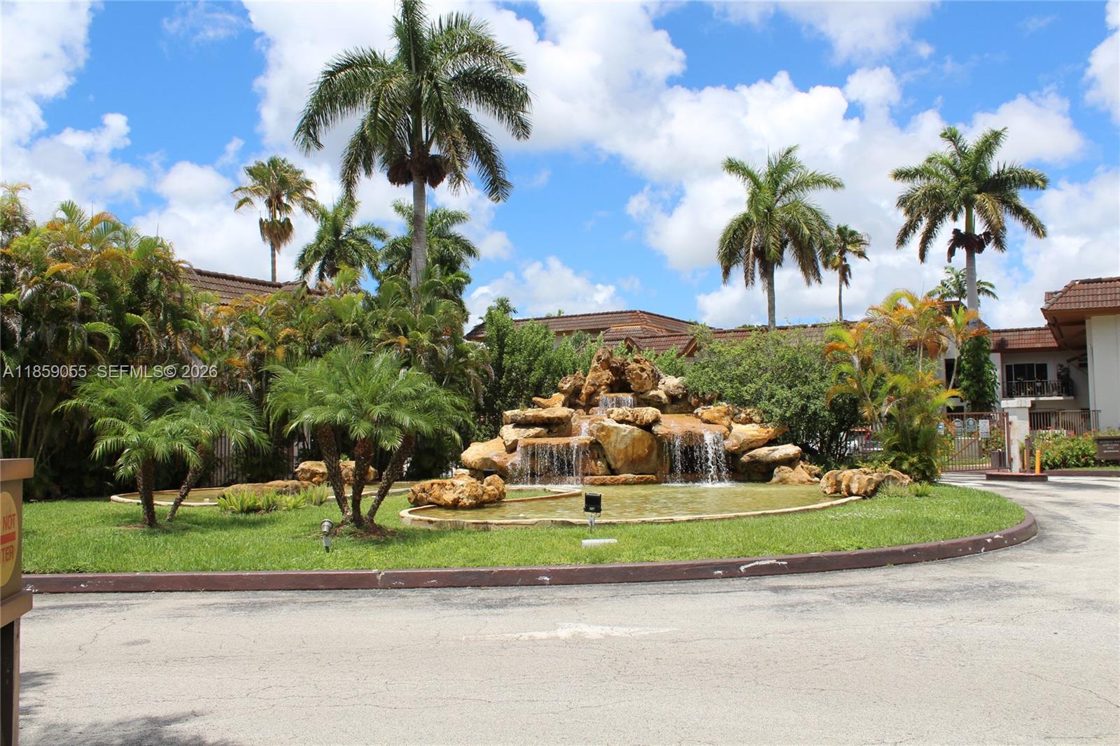 KINGSTON SQUARE CONDO - Residential