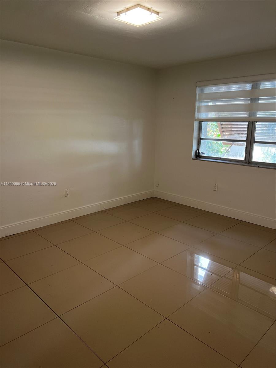 KINGSTON SQUARE CONDO - Residential