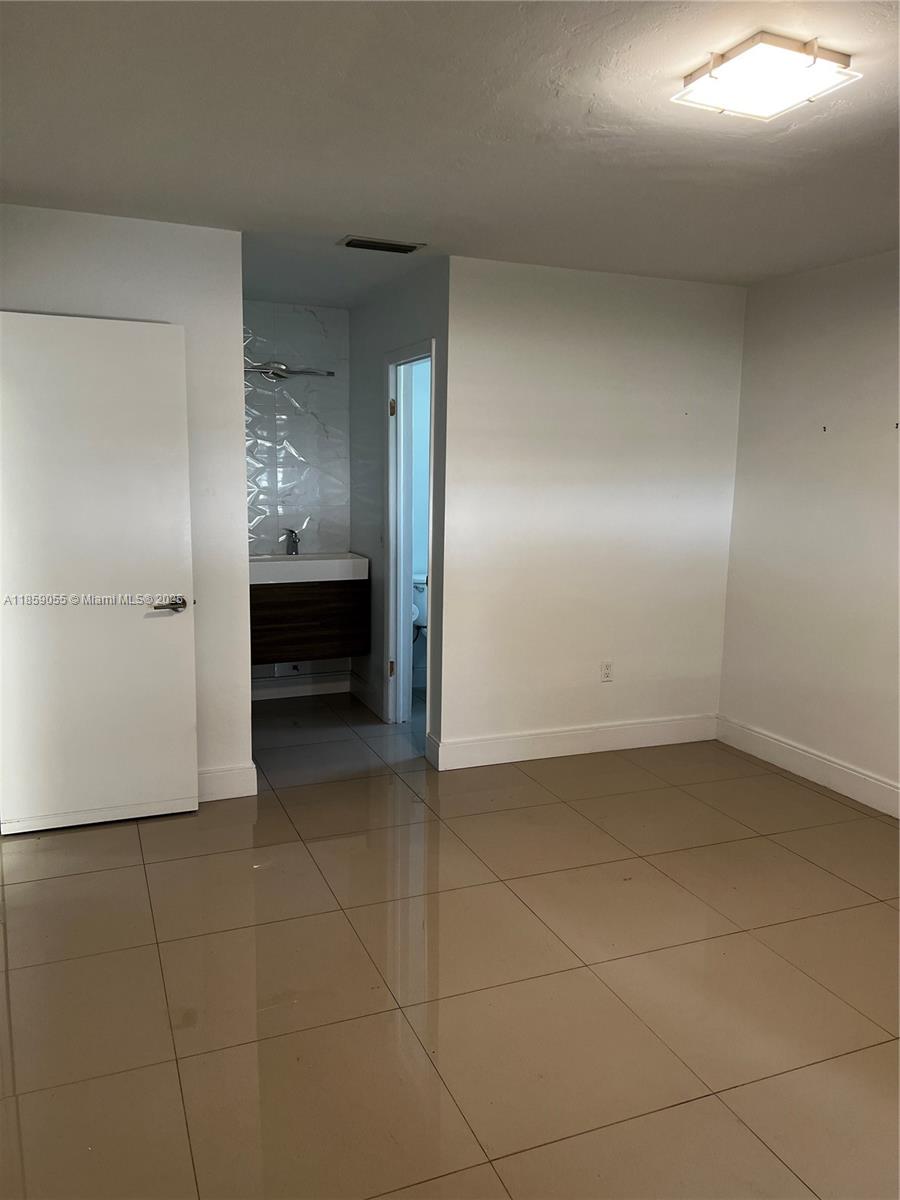 KINGSTON SQUARE CONDO - Residential