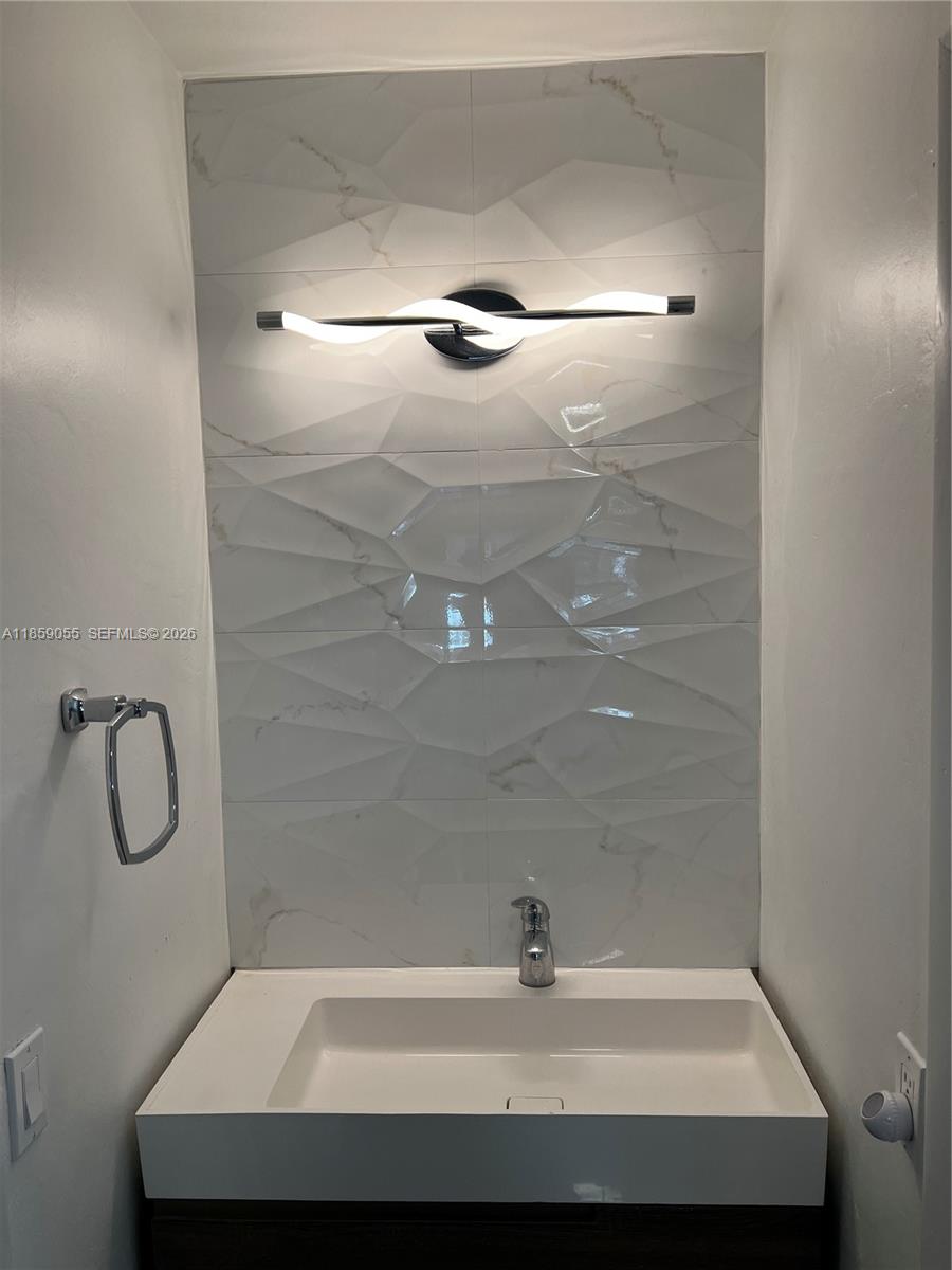 KINGSTON SQUARE CONDO - Residential