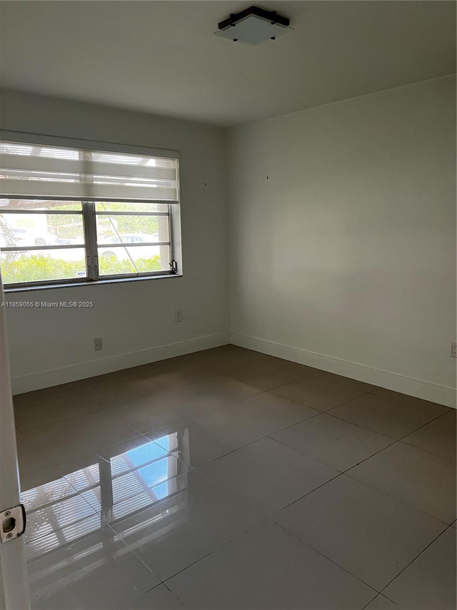 KINGSTON SQUARE CONDO - Residential