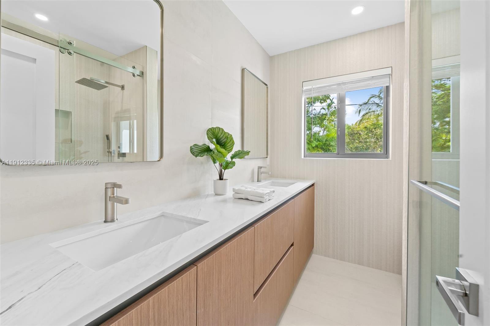 TWIN LAKE MANOR SUB - Residential