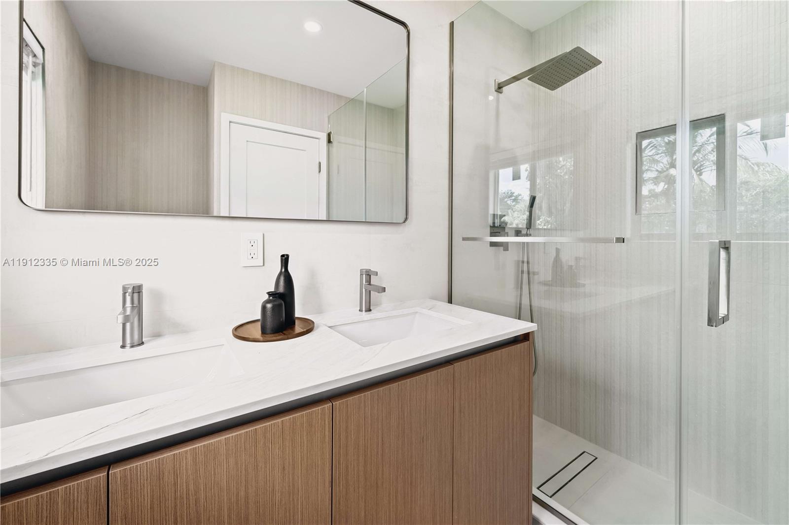 TWIN LAKE MANOR SUB - Residential