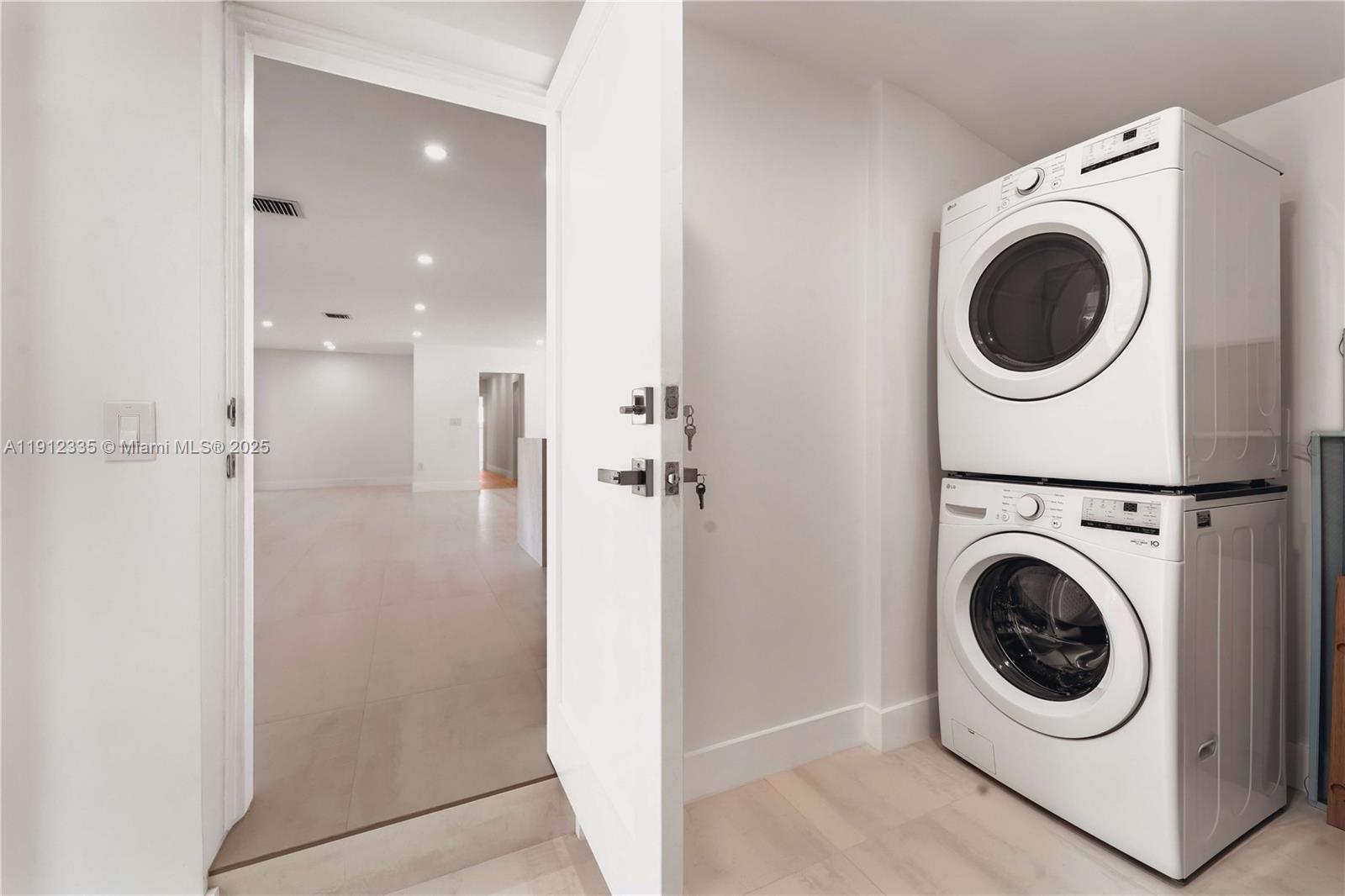 TWIN LAKE MANOR SUB - Residential