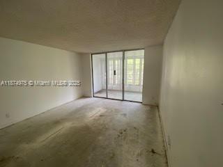 CYPRESS CHASE CONDO NO 5 - Residential