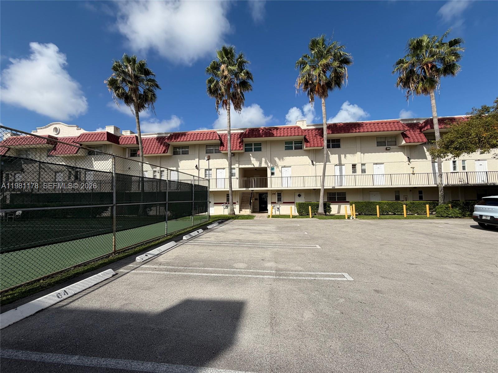 VILLAS OF PINECREST CONDO - Residential