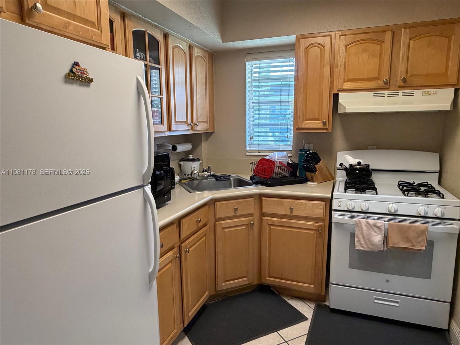 VILLAS OF PINECREST CONDO - Residential