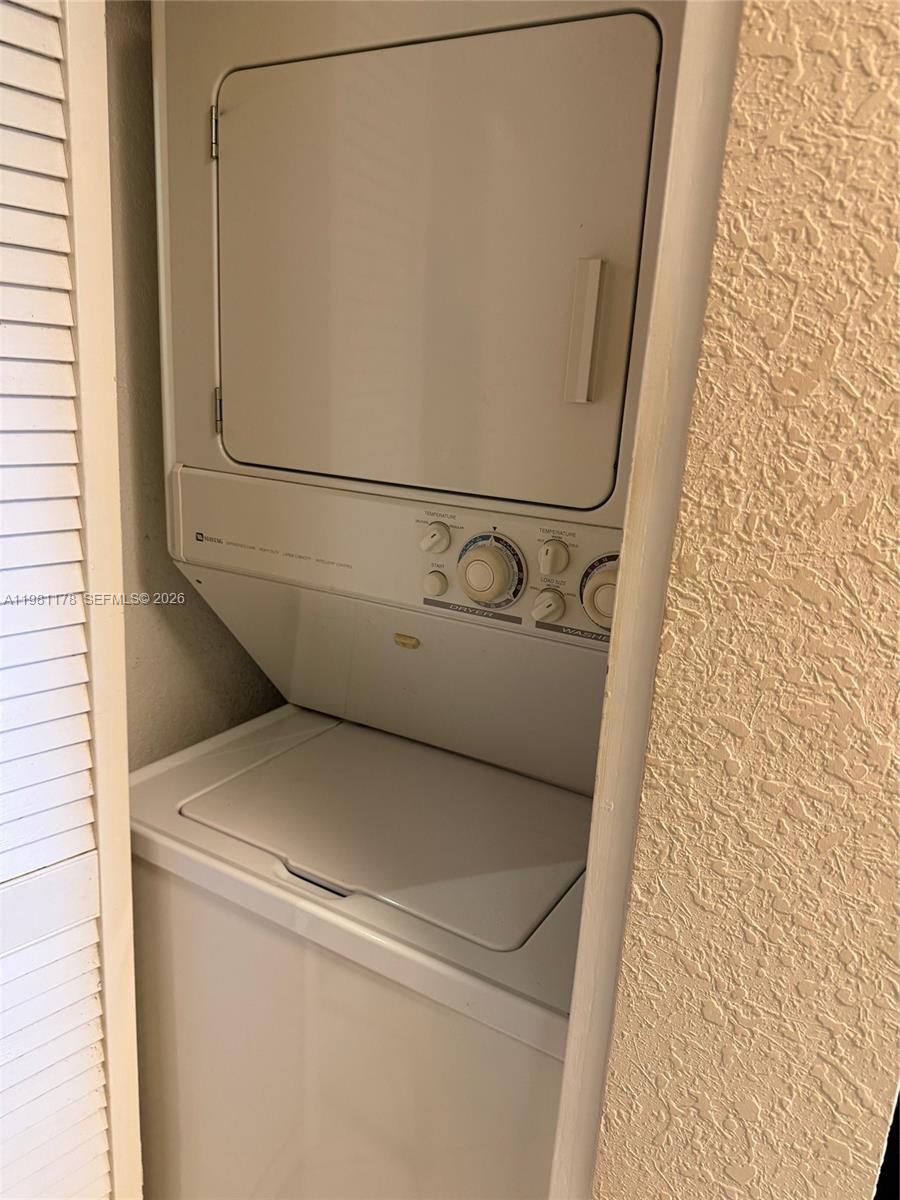 VILLAS OF PINECREST CONDO - Residential