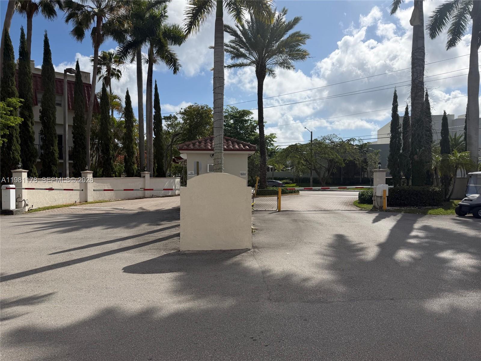 VILLAS OF PINECREST CONDO - Residential