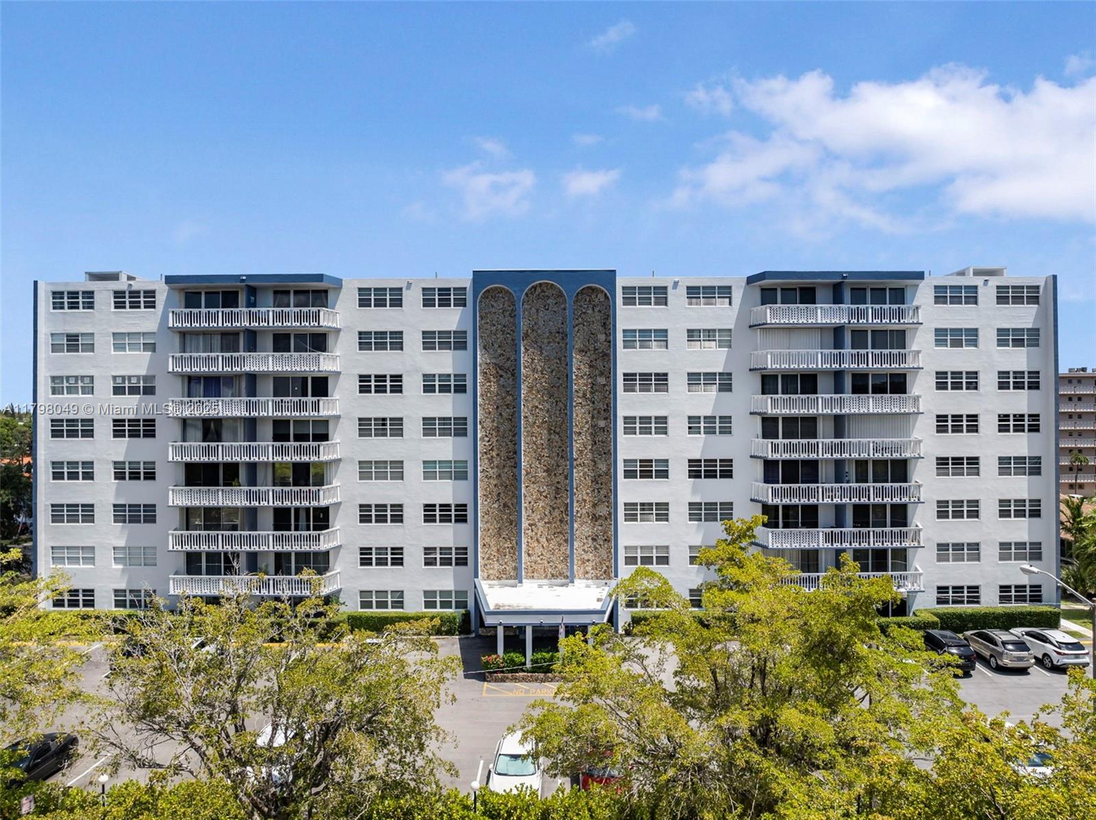 400 NE 12th Ave 303