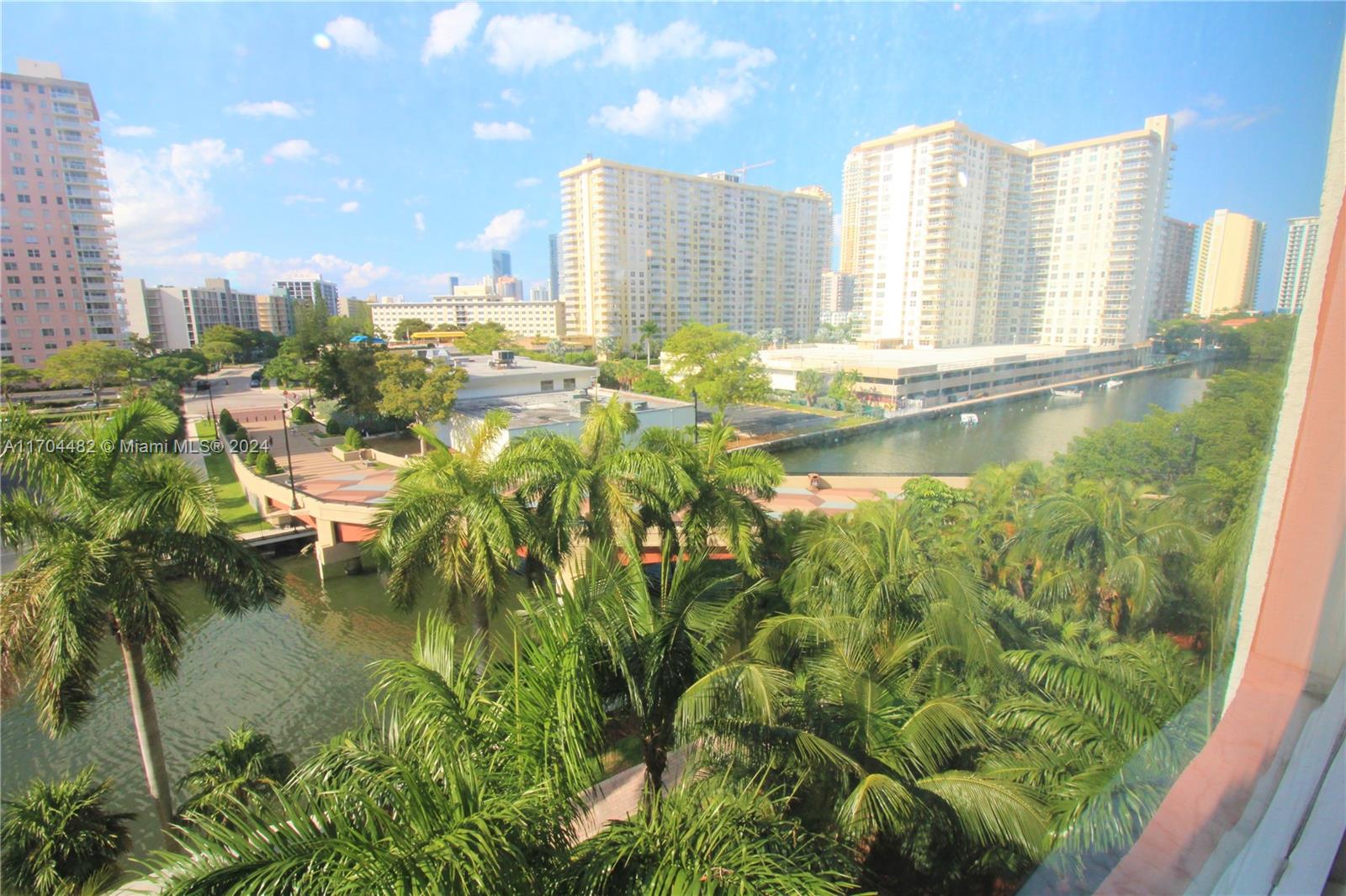 PORTO BELLAGIO CONDO - Residential