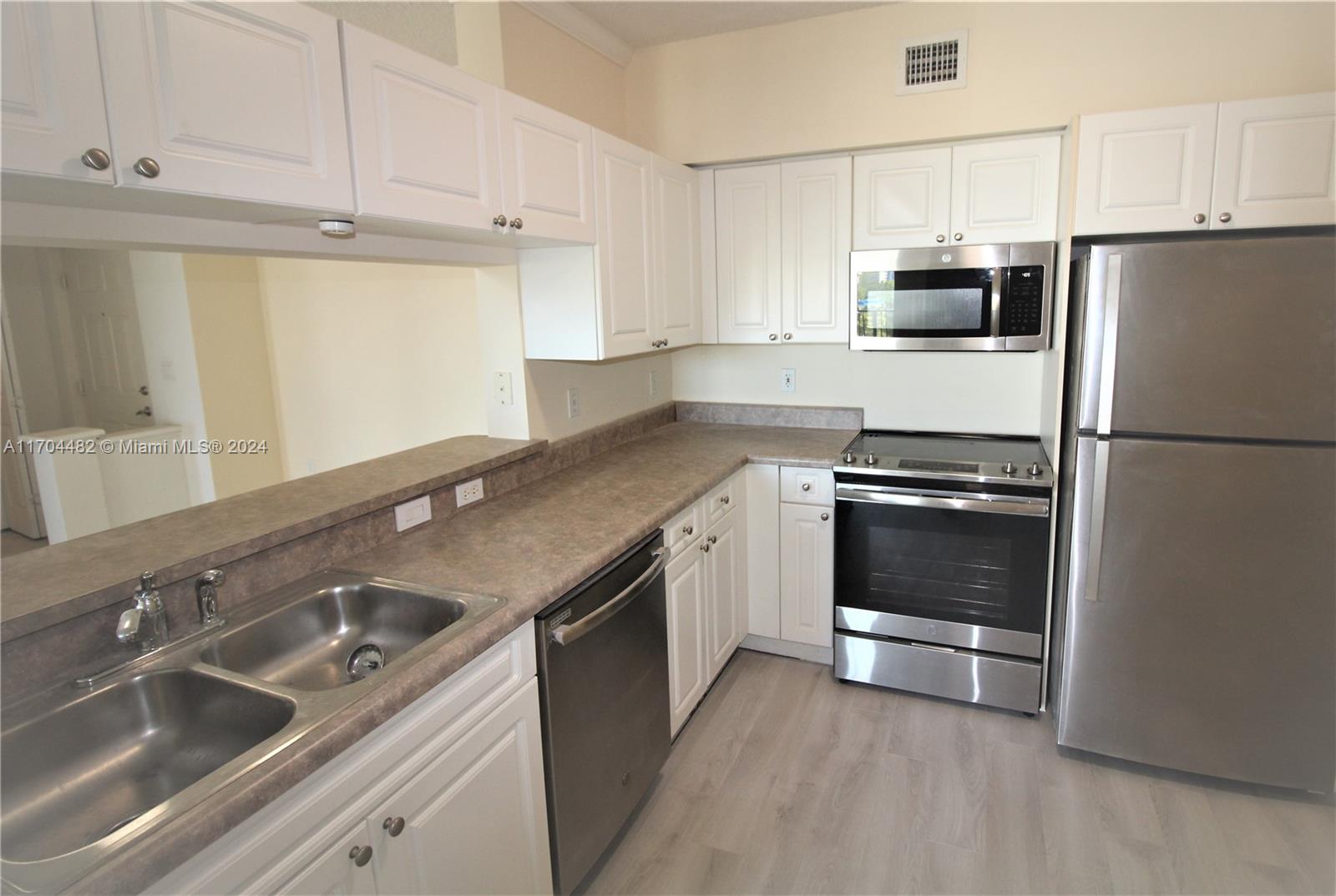 PORTO BELLAGIO CONDO - Residential