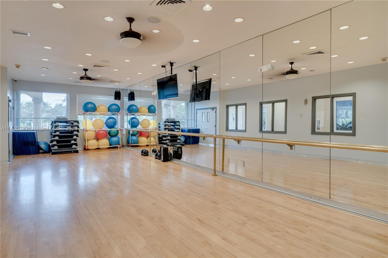 PEMBROKE ISLES V - Residential