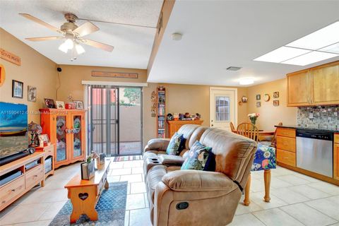 Townhouse in Pembroke Pines FL 11273 11th St St 9.jpg