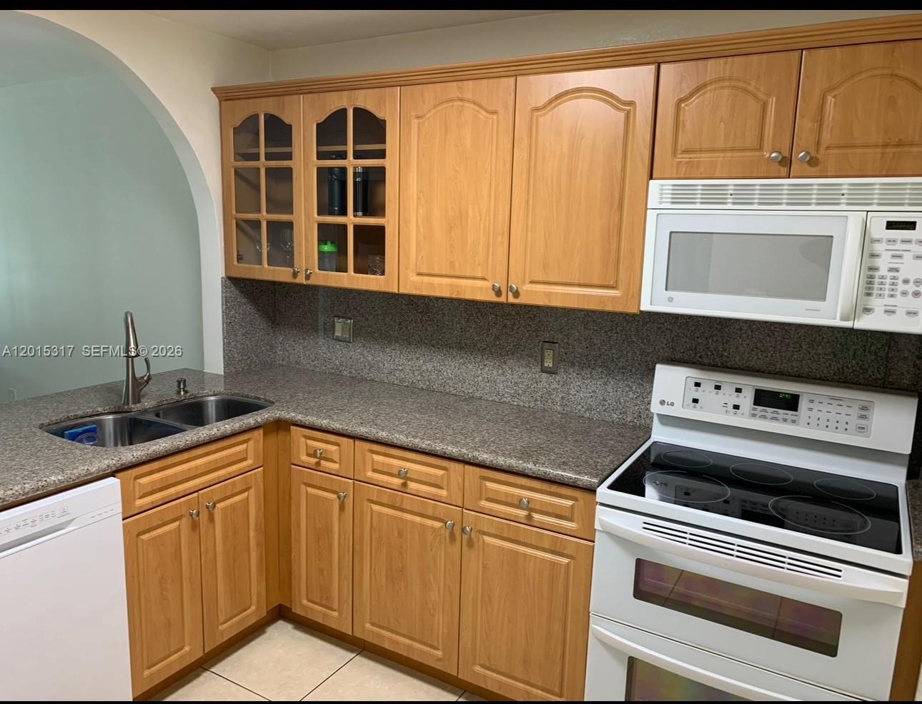 VILLAGE OF KINGS CREEK CO - Residential Lease