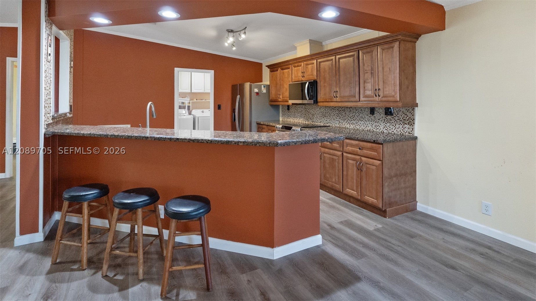 6515 Colonial Dr