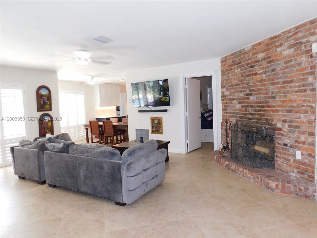 Photo of 108 NE 30th St, Wilton Manors, FL 33334 (MLS # A12003958)