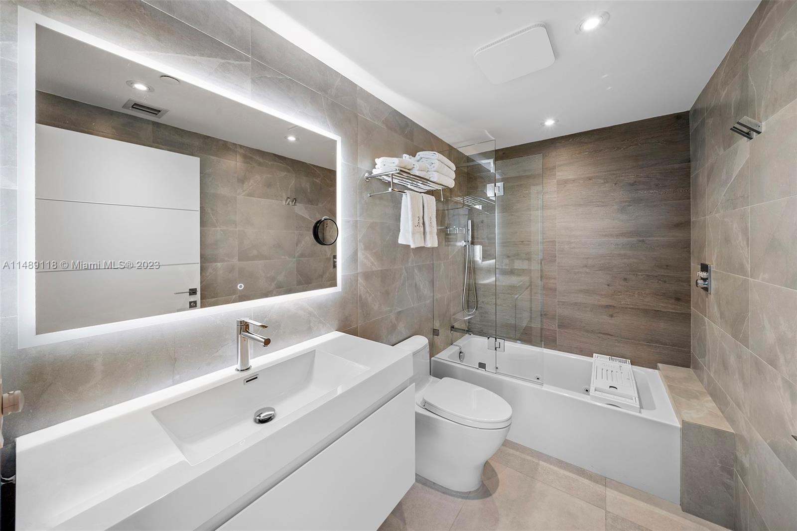 BELLAMARE @ WILLIAMS ISLA - Residential