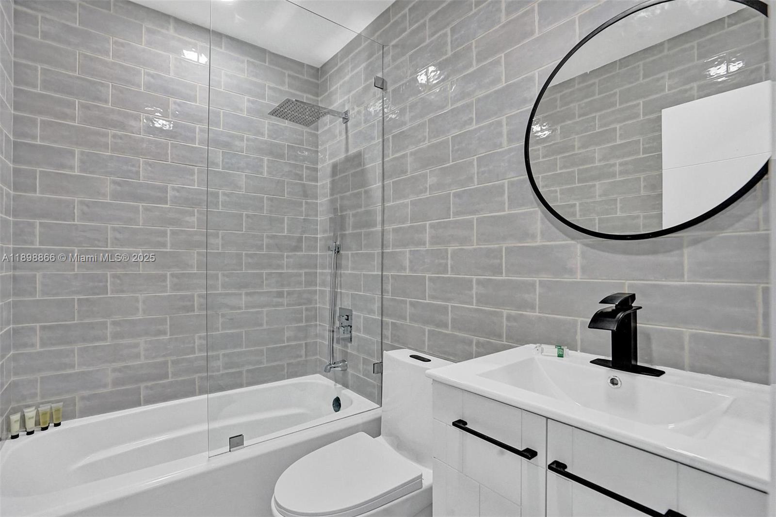 HOLLYWOOD LAKES SECTION - Residential Lease