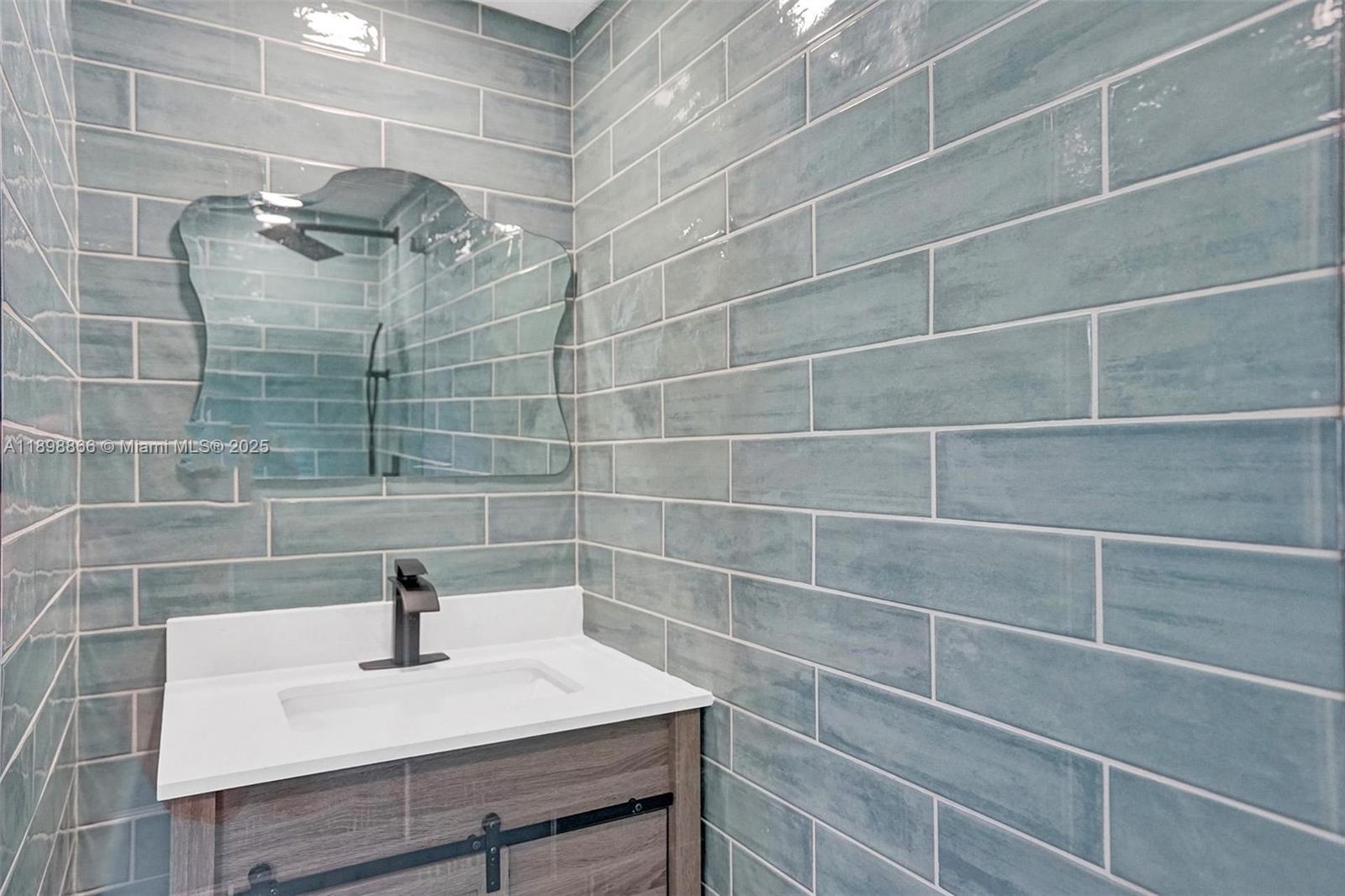 HOLLYWOOD LAKES SECTION - Residential Lease