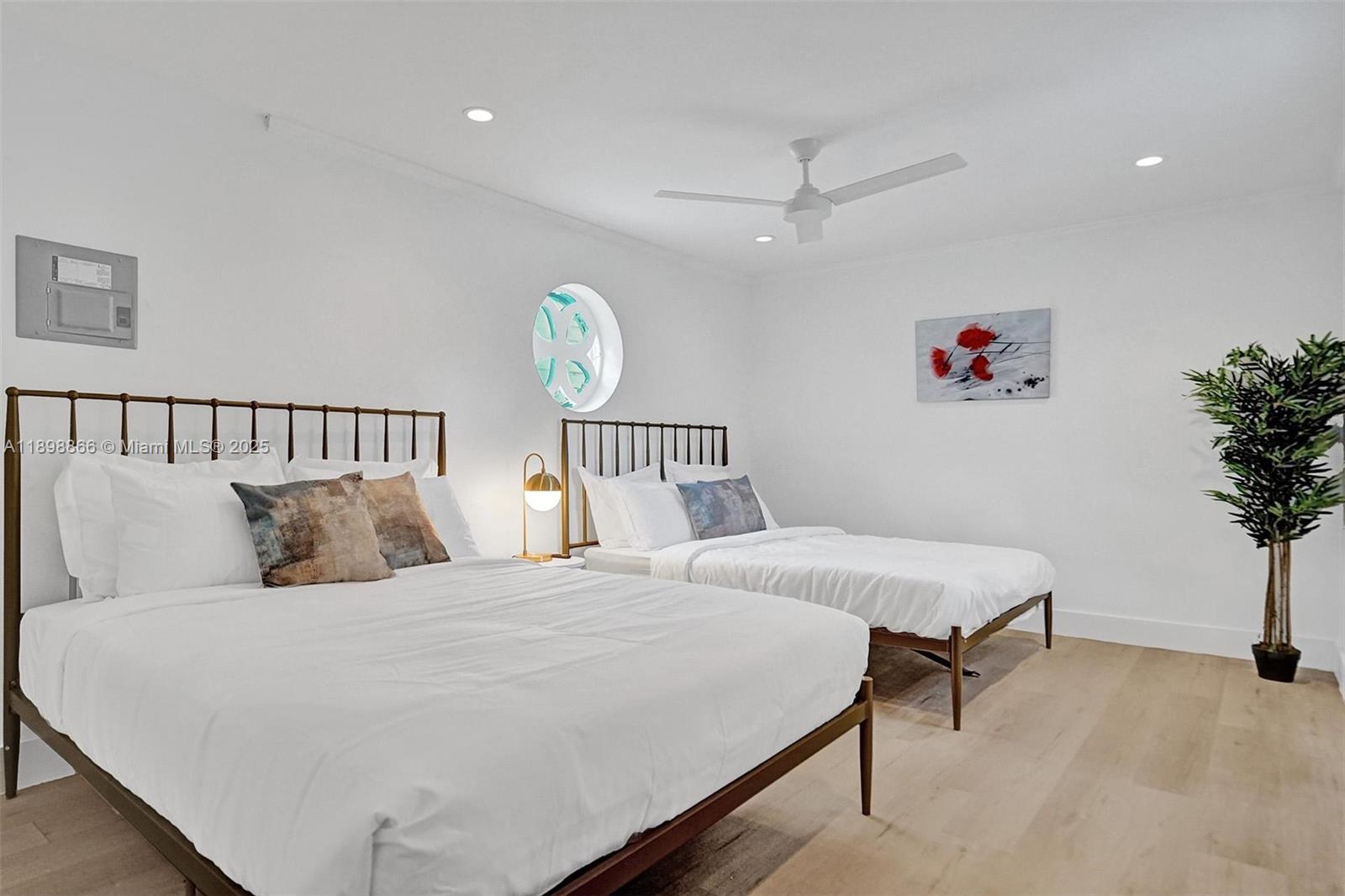 HOLLYWOOD LAKES SECTION - Residential Lease