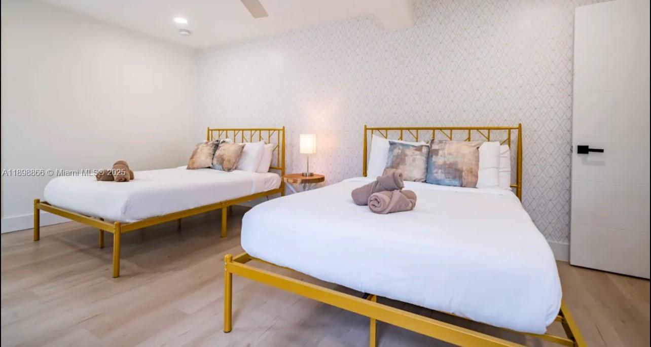 HOLLYWOOD LAKES SECTION - Residential Lease