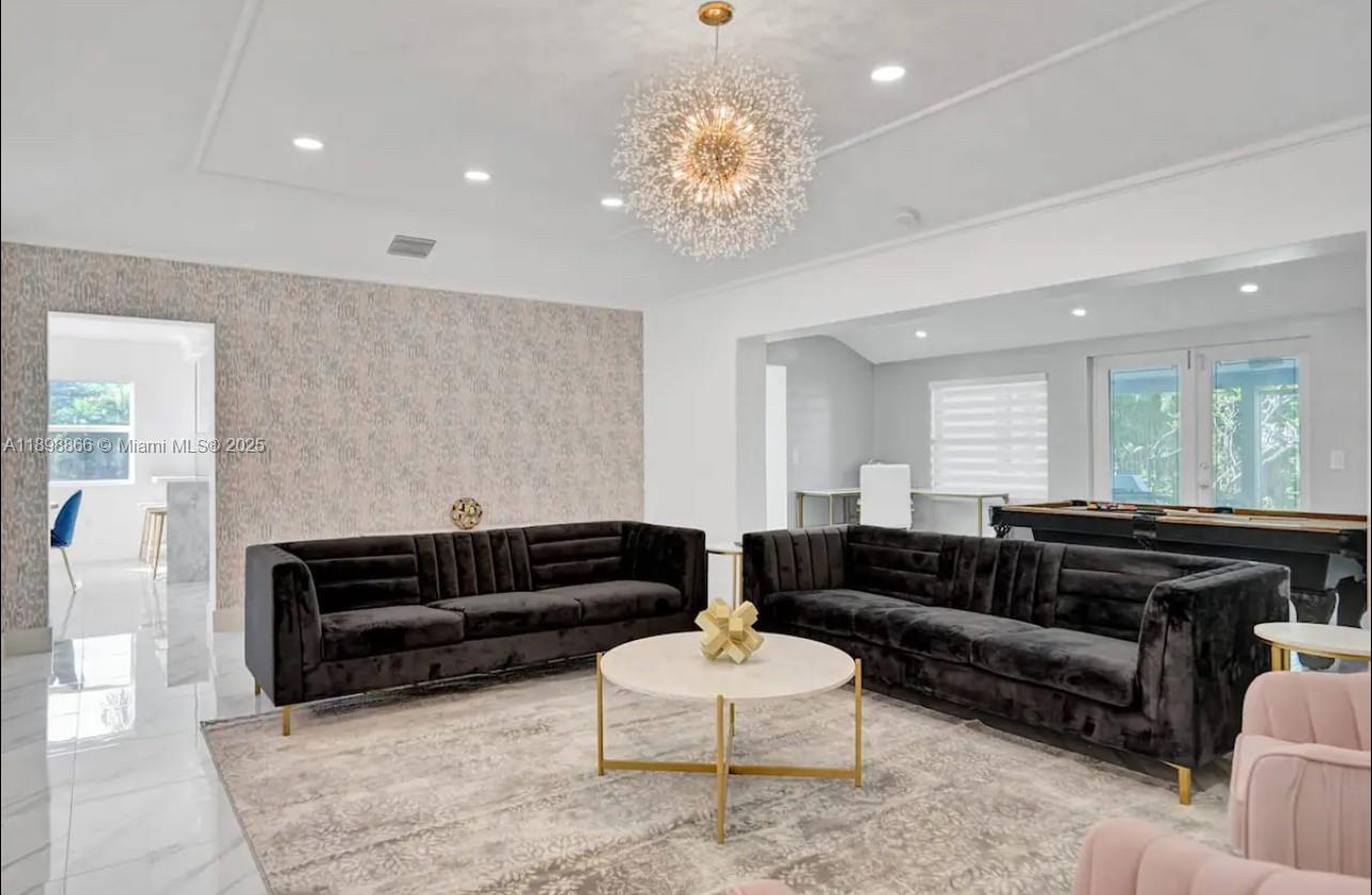 HOLLYWOOD LAKES SECTION - Residential Lease