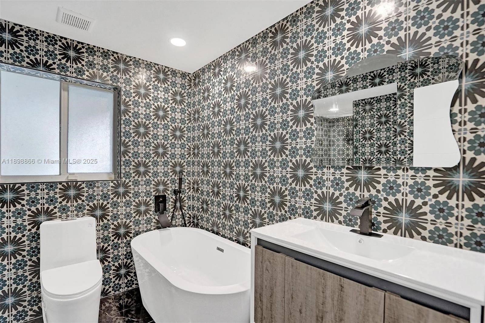 HOLLYWOOD LAKES SECTION - Residential Lease